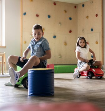 Sports hotel Avelengo, South Tyrol, (snowshoe) hiking