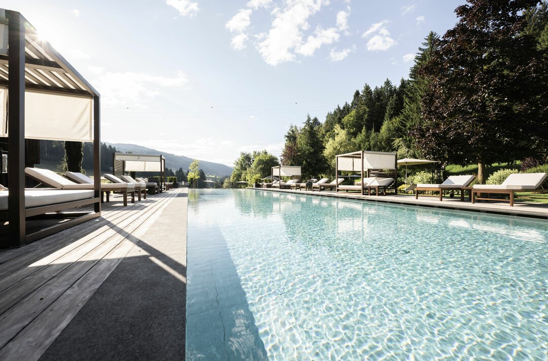 Hotel mit Pool, Meran, und Badeteich im Hotel Viktoria Hotel mit Pool, Meran, und Badeteich im Hotel Viktoria