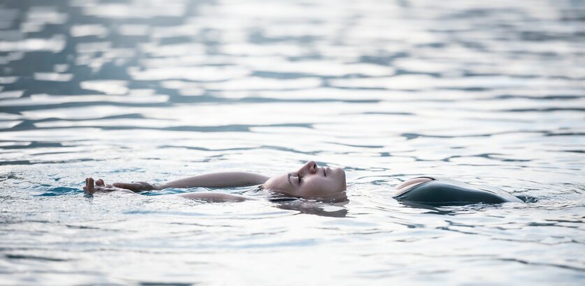 Hotel mit Pool, Meran, und Badeteich im Hotel Viktoria