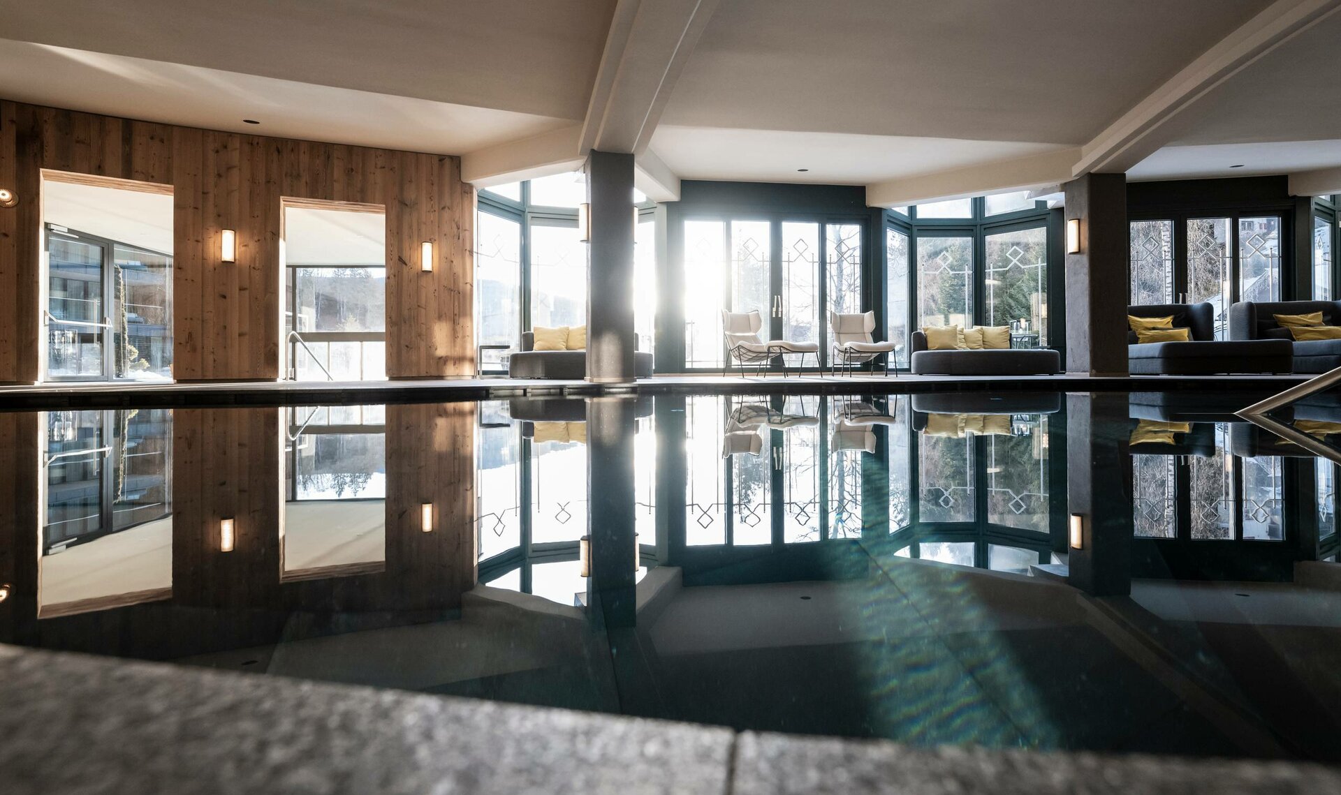 Hotel con piscina, Merano, laghetto all'Hotel Viktoria